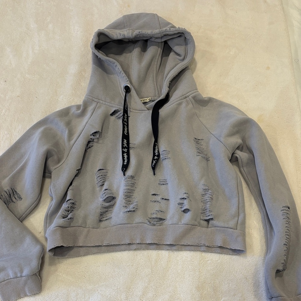 Emma & Sam Light Gray Cropped Hoodie Sz M